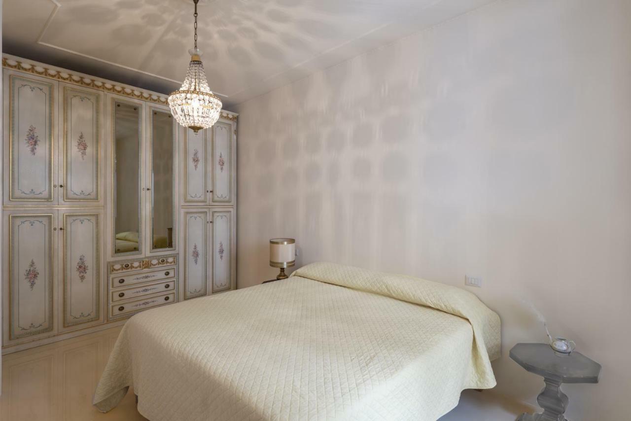 Elegant Historic Large House On Lake Como Apartment กราเวโดนา ภายนอก รูปภาพ